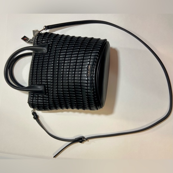 Calvin Klein Modern Essentials Organizational Bucket
High quality vegan leather. - Picture 7 of 10